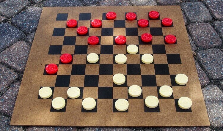 How to play checkers: Rules, starting strategies with pictures